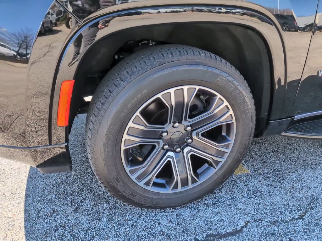 Used 2024 Jeep Wagoneer 4WD w/ Premium Group I image 13