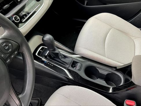 Used 2022 Toyota Corolla LE FWD image 16