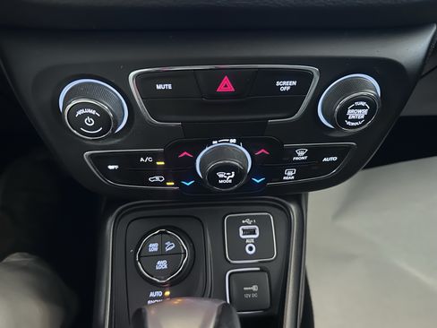 Used 2020 Jeep Compass Trailhawk AWD/4WD image 39