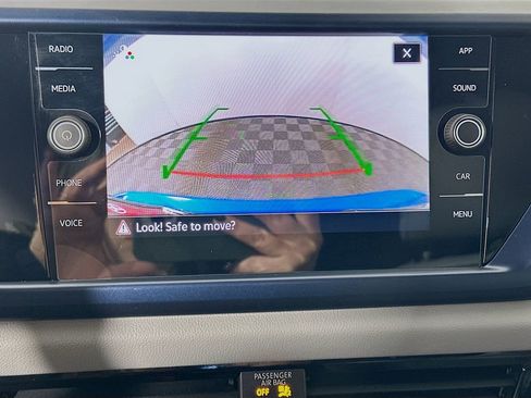 Used 2022 Volkswagen Taos SE image 13