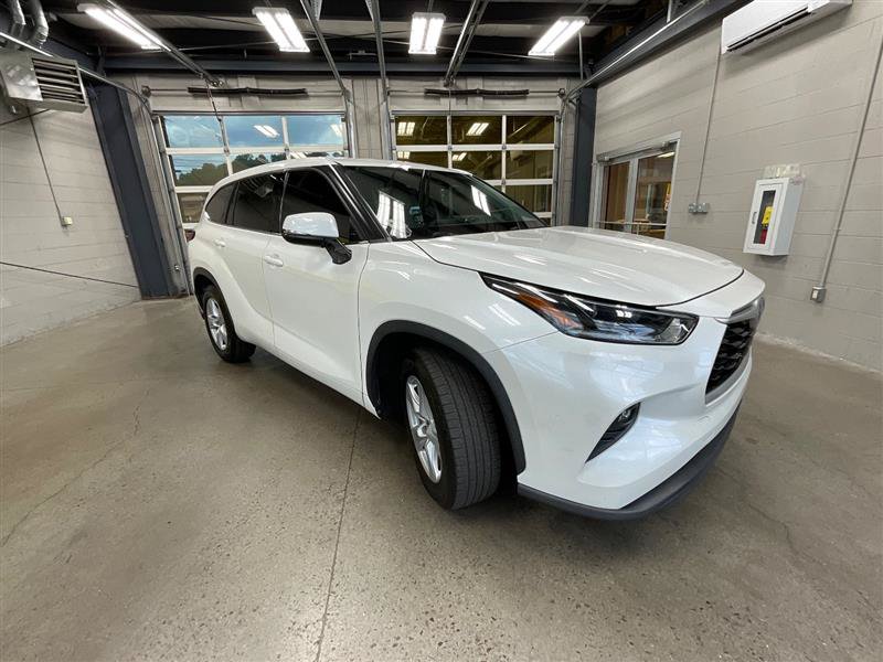 Used 2021 Toyota Highlander LE FWD image 7
