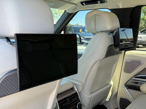 Used 2025 Land Rover Range Rover Autobiography AWD/4WD image 21