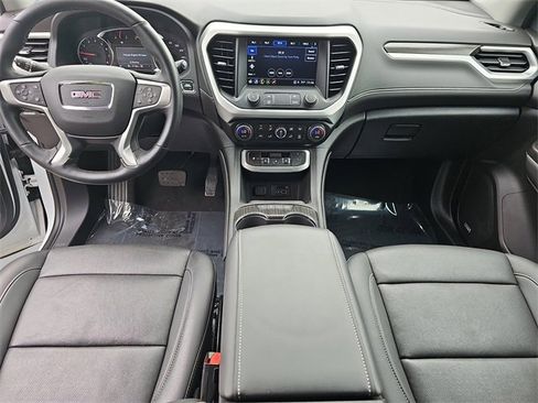 Certified 2023 GMC Acadia SLT w/ Preferred Package image 9