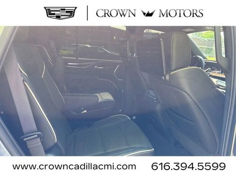 Used 2024 Cadillac Escalade Premium Luxury AWD/4WD image 11
