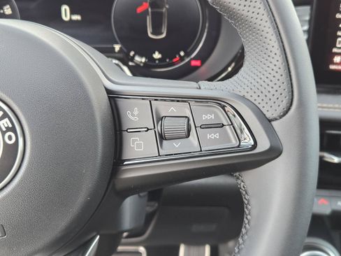 New 2026 Alfa Romeo Tonale AWD/4WD image 18