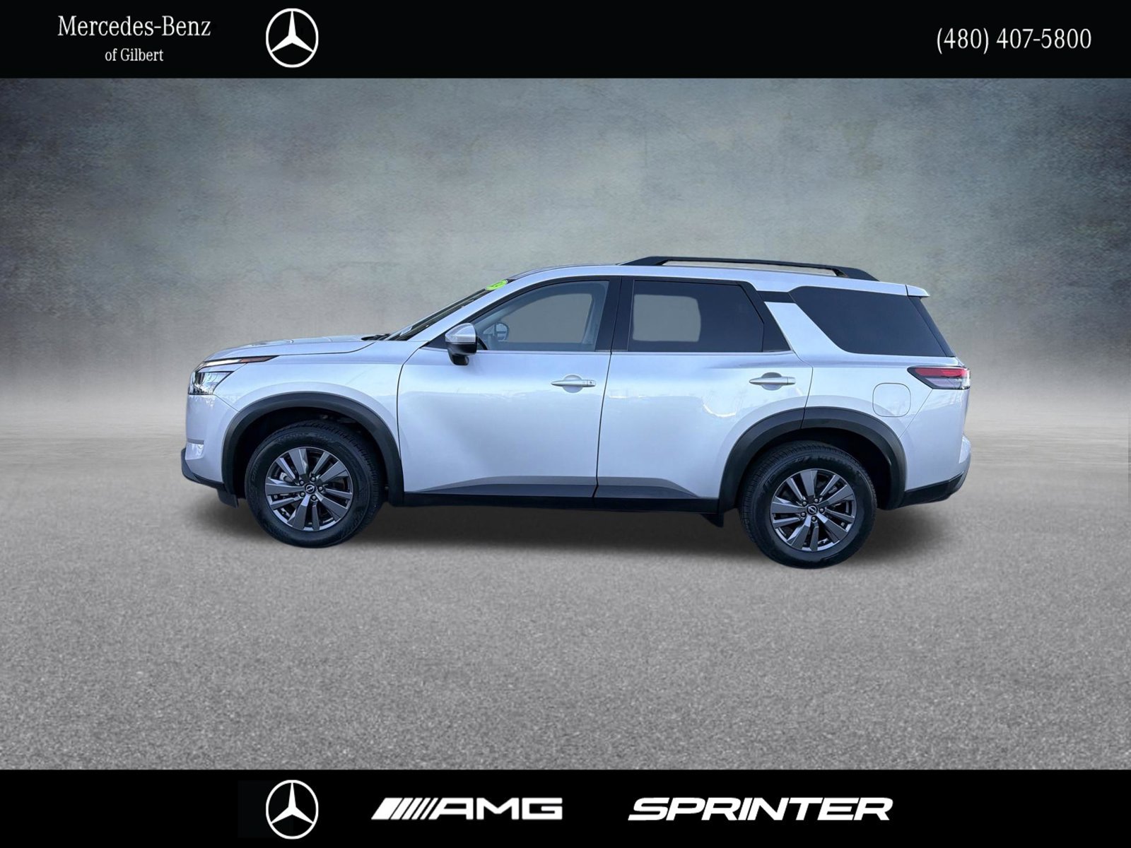 Used 2024 Nissan Pathfinder SV FWD image 2