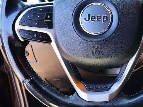 Used 2020 Jeep Grand Cherokee Laredo w/ 18" Wheel & 8.4" Radio Group AWD/4WD image 55