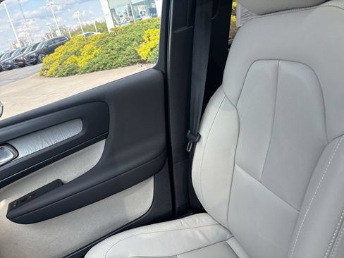 Certified 2024 Volvo XC40 B5 Plus w/ Climate Package AWD/4WD image 36