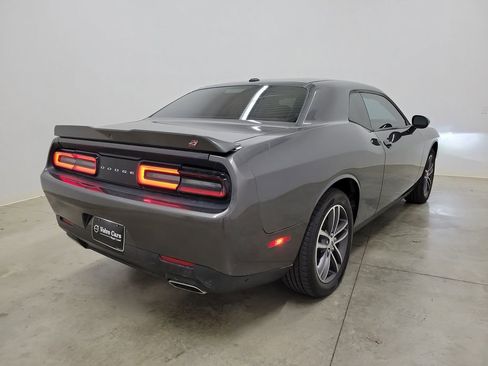 Used 2019 Dodge Challenger SXT image 5