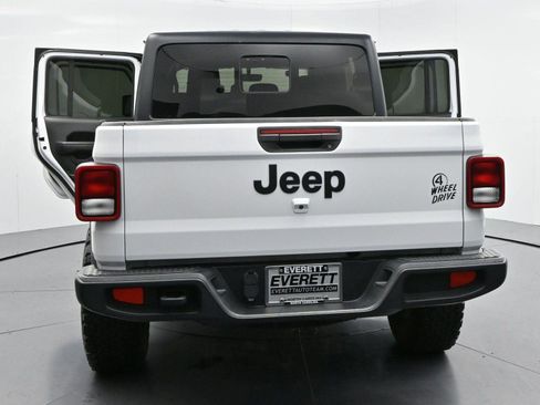 Used 2022 Jeep Gladiator Sport AWD/4WD image 37
