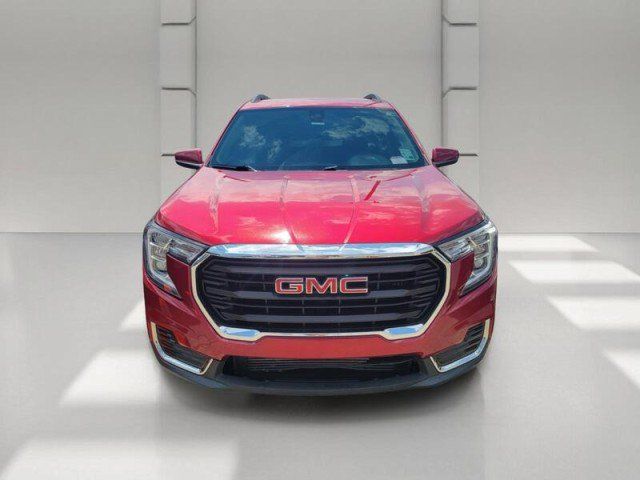 Used 2022 GMC Terrain SLE w/ Driver Convenience Package FWD image 2
