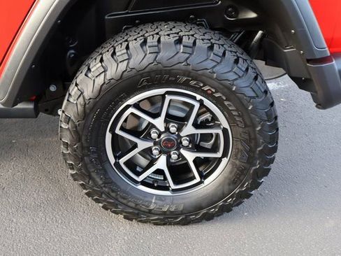 Used 2025 Jeep Wrangler Unlimited Rubicon image 18