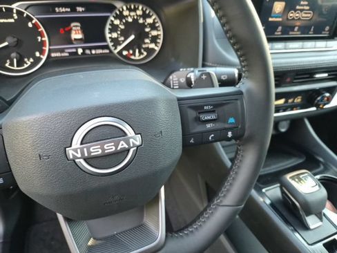 Used 2025 Nissan Rogue SV FWD image 22