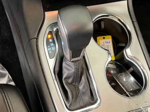 Used 2022 Jeep Grand Cherokee Limited image 16