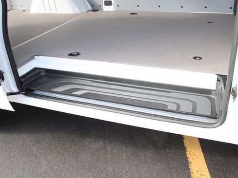 Used 2025 Mercedes-Benz Sprinter 2500 image 8