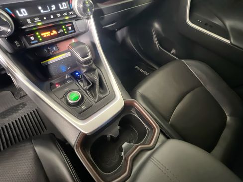 Used 2020 Toyota RAV4 Limited image 26