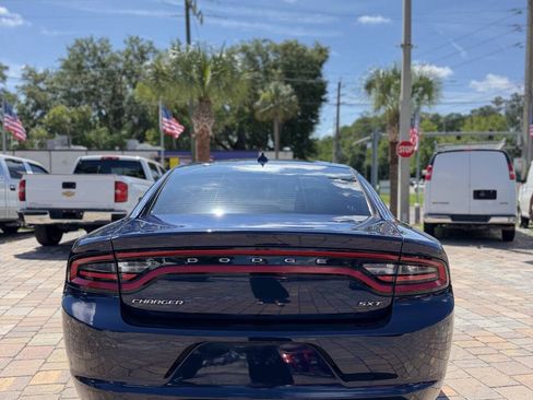 Used 2015 Dodge Charger SXT RWD image 6