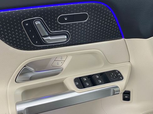 New 2025 Mercedes-Benz GLB 250 4MATIC image 21