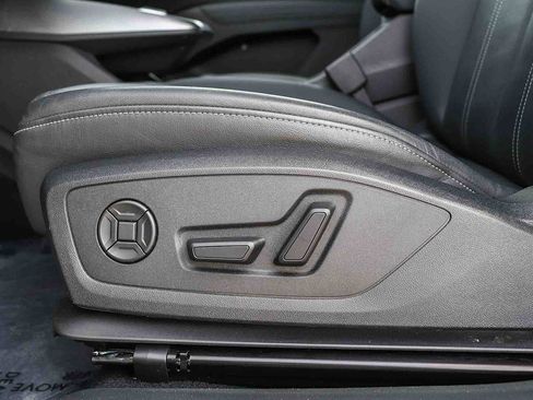 Used 2024 Audi Q4 e-tron Premium Plus w/ Premium Plus image 27