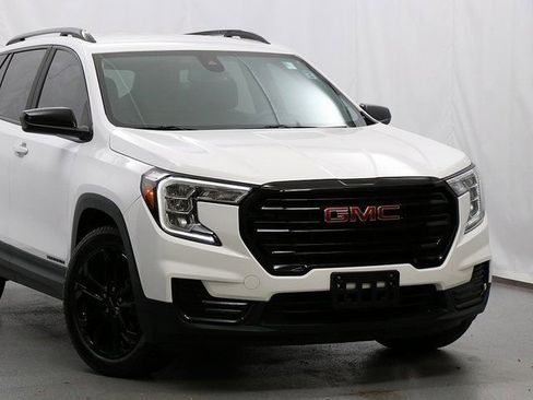 Used 2022 GMC Terrain SLE w/ Driver Convenience Package image 2