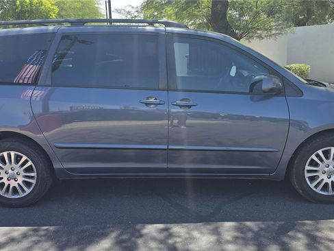 Used 2009 Toyota Sienna XLE FWD image 4