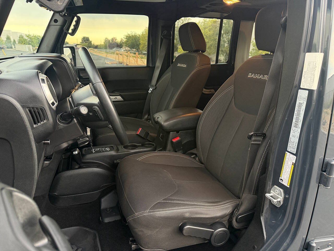 Used 2018 Jeep Wrangler Unlimited Sahara w/ Connectivity Group AWD/4WD image 21