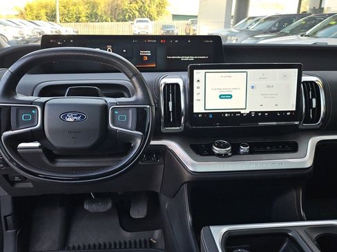 Used 2025 Ford Expedition Max Platinum image 16