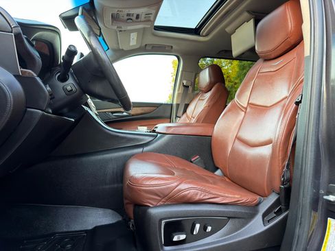 Used 2016 Cadillac Escalade ESV Luxury AWD/4WD image 9