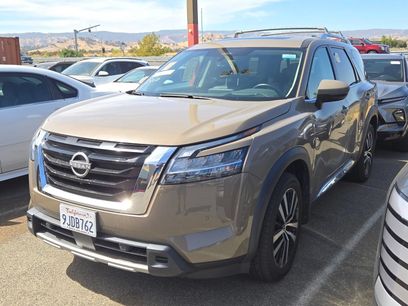 Used 2023 Nissan Pathfinder Platinum w/ Cargo Package