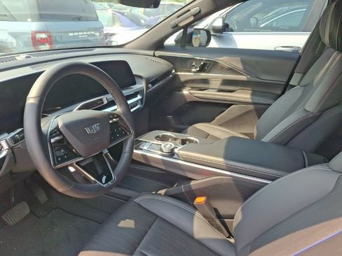 Used 2024 Cadillac Lyriq Luxury RWD image 8