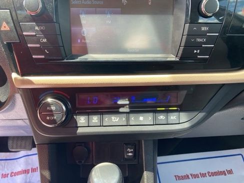 Used 2015 Toyota Corolla LE image 21
