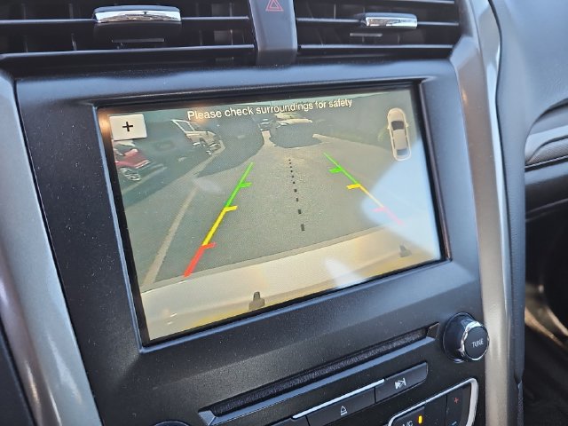 Used 2018 Ford Fusion SE FWD image 25