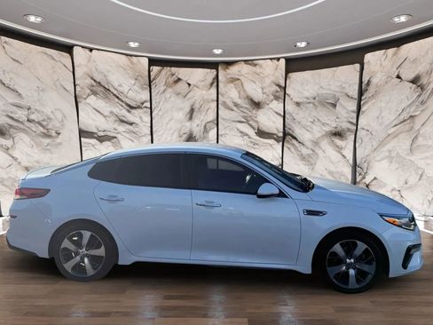 Used 2020 Kia Optima S image 2