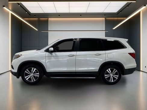 Used 2018 Honda Pilot EX image 2