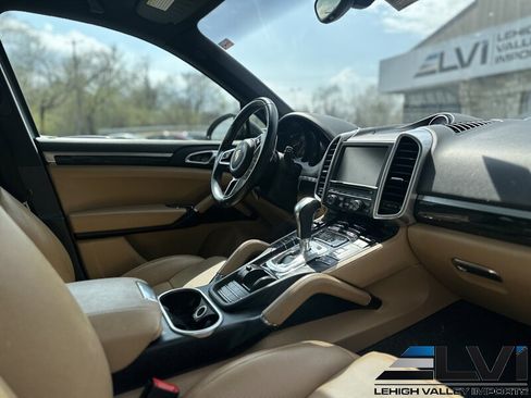 Used 2016 Porsche Cayenne AWD/4WD image 19