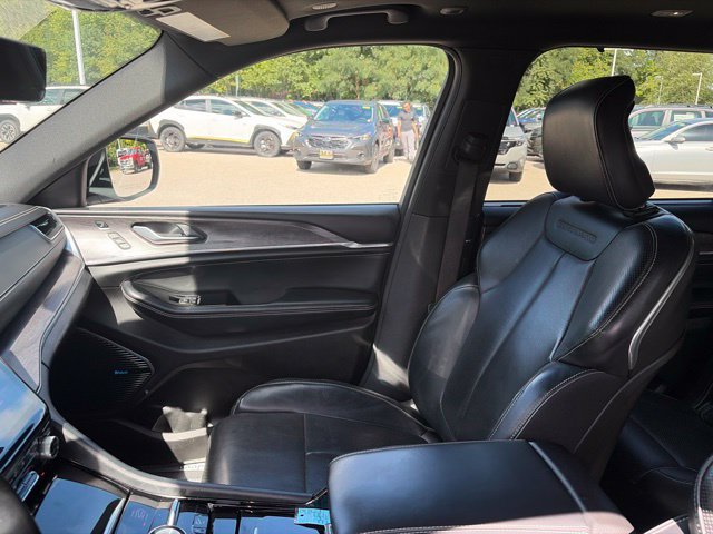 Used 2022 Jeep Grand Cherokee L Overland w/ Luxury Tech Group IV AWD/4WD image 33