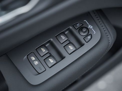 New 2026 Volvo XC60 B5 Plus w/ Protection Package Premier image 37