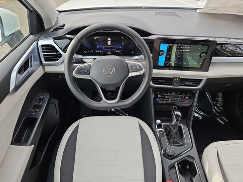 New 2026 Volkswagen Taos SE AWD/4WD image 8