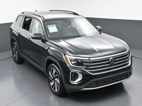 Used 2024 Volkswagen Atlas SE w/ Panoramic Sunroof Package FWD image 44