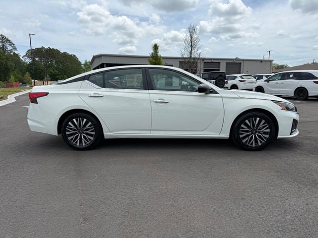 Used 2025 Nissan Altima 2.5 SV FWD image 7