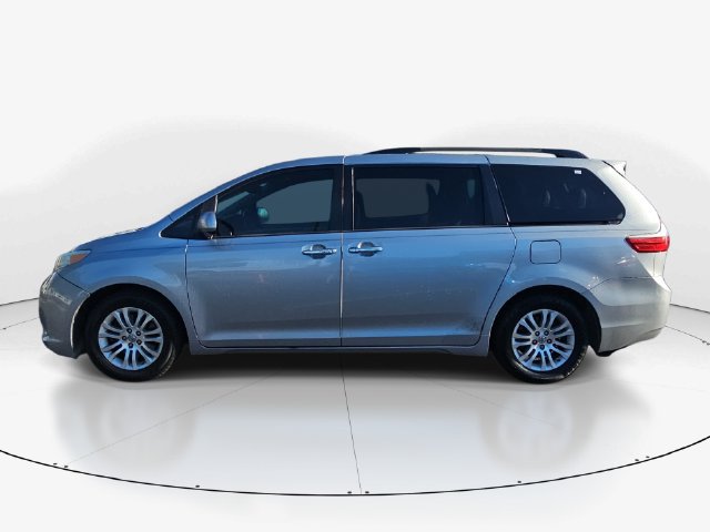 Used 2016 Toyota Sienna XLE FWD image 6