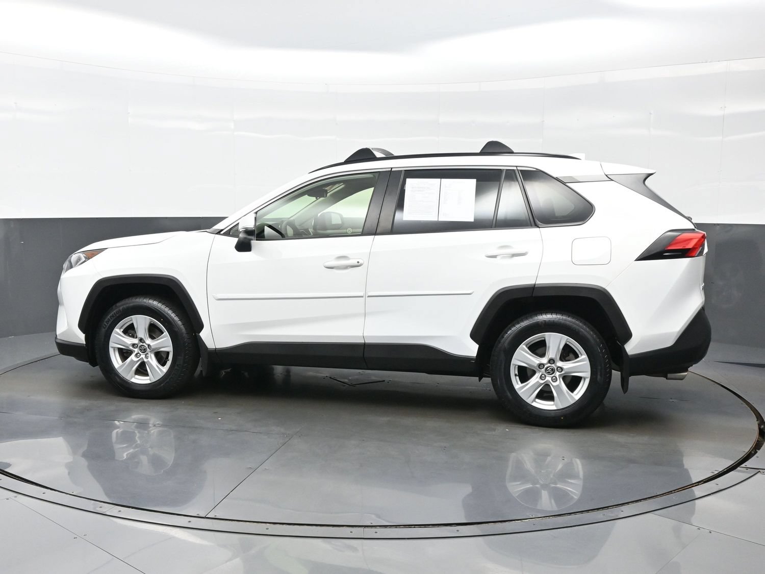Used 2020 Toyota RAV4 XLE w/ XLE Grade Weather Package AWD/4WD image 3