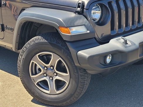 Used 2022 Jeep Wrangler Unlimited Sport AWD/4WD image 9