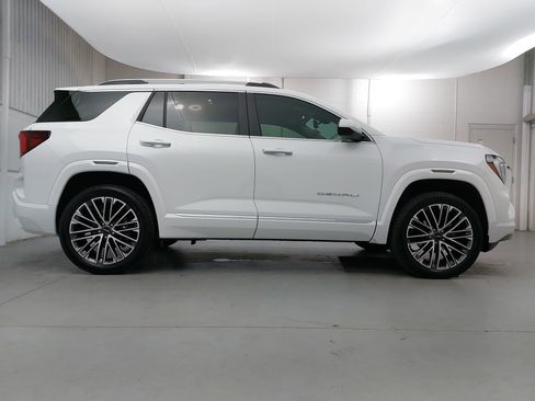 Used 2026 GMC Terrain Denali image 8