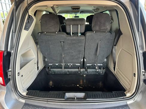 Used 2016 Dodge Grand Caravan SXT FWD image 14