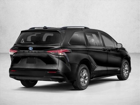 Used 2021 Toyota Sienna XLE image 5