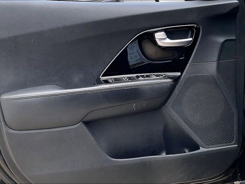 Used 2018 Kia Niro EX image 19