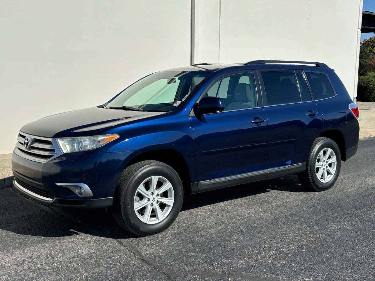 Used 2012 Toyota Highlander 4WD w/ Tech Pkg image 1