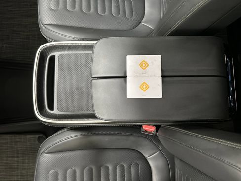 Used 2023 Rivian R1S Adventure AWD/4WD image 31