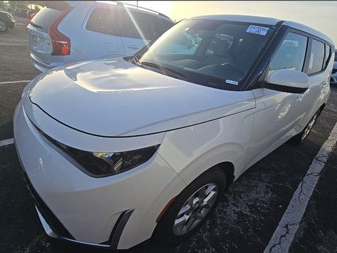 Used 2025 Kia Soul LX w/ LX Technology Package FWD image 1